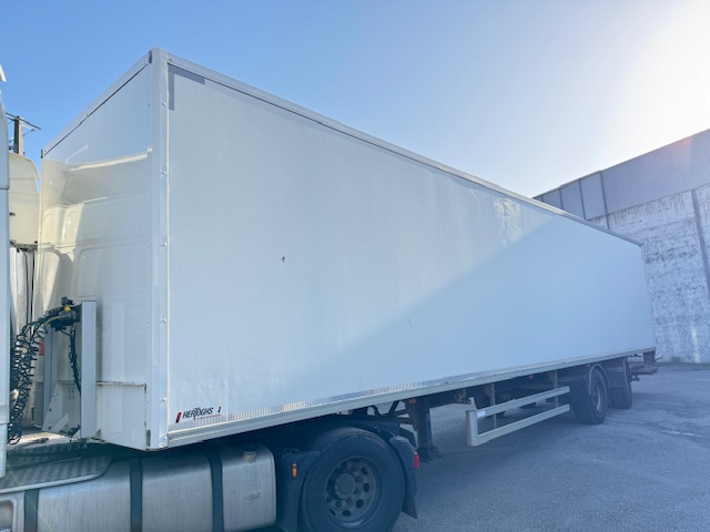 LAG 2 eixos 2007 box (1) Semi-reboque LAG 2 eixos ano 2007 c/caixa fechada + plataforma - Image 1